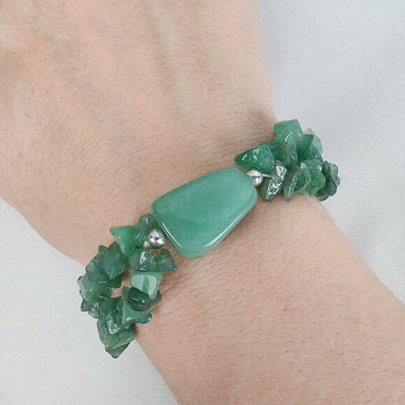 Green Natural Stone Chip Stone Beaded Stretch Bracelet - Picture 1 of 4